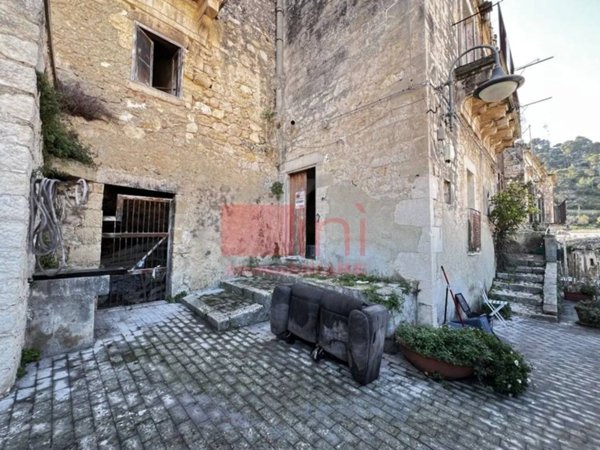 casa indipendente in vendita a Modica in zona Modica Bassa