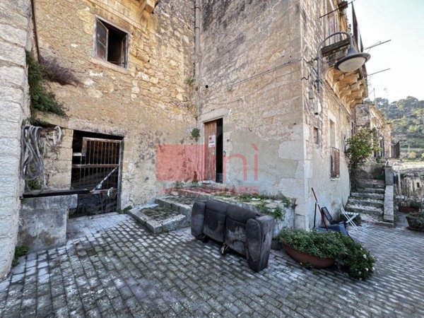 casa indipendente in vendita a Modica in zona Modica Bassa