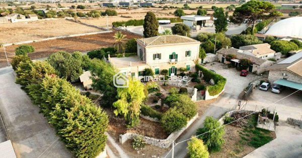 casa indipendente in vendita a Modica