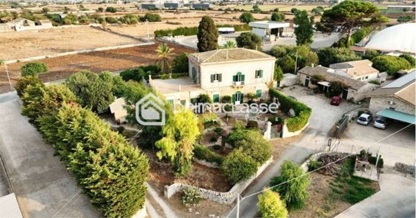 casa indipendente in vendita a Modica
