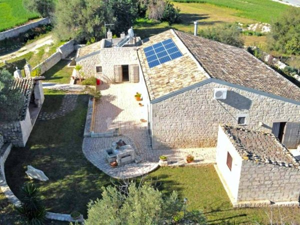 casa indipendente in vendita a Modica
