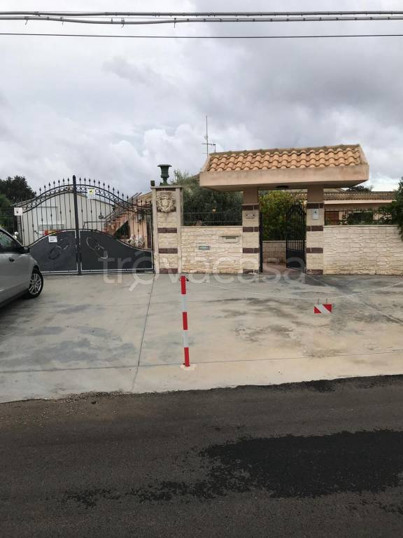 casa indipendente in vendita a Modica