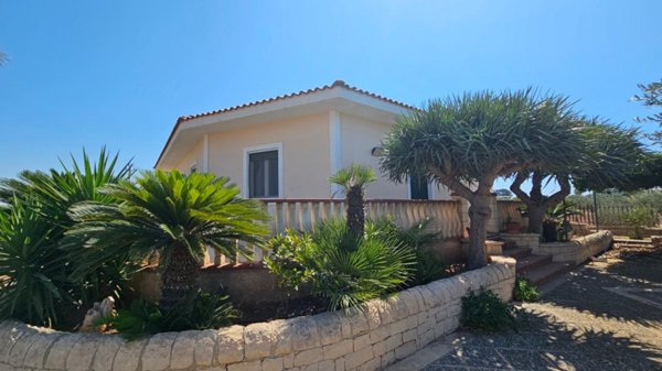 casa indipendente in vendita a Modica in zona Marina di Modica