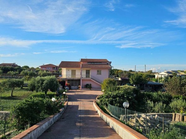 casa indipendente in vendita a Modica