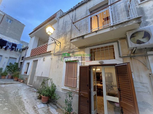casa indipendente in vendita a Modica in zona Modica Alta