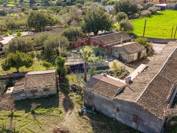 locale di sgombero in vendita a Modica in zona Frigintini