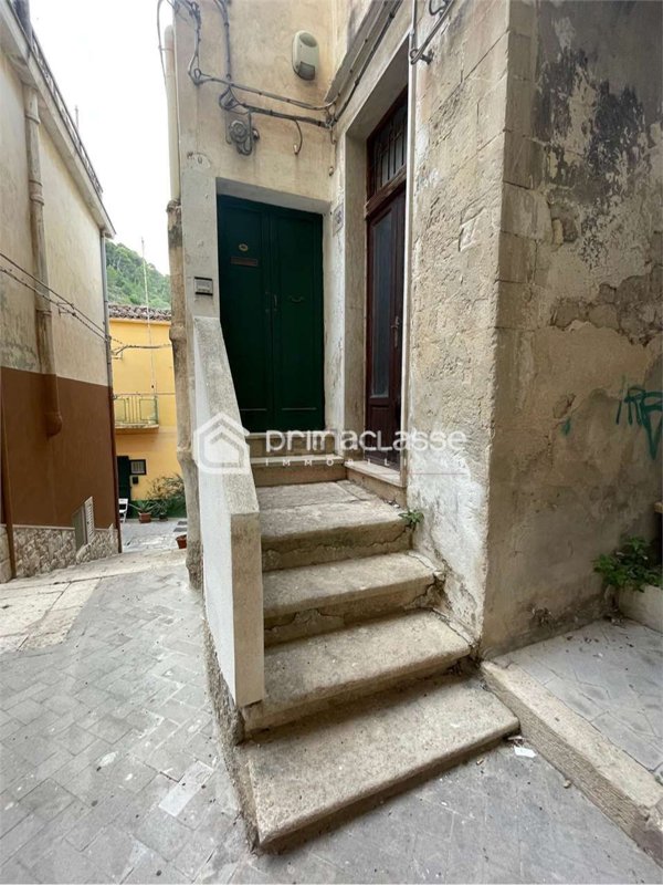 casa indipendente in vendita a Modica