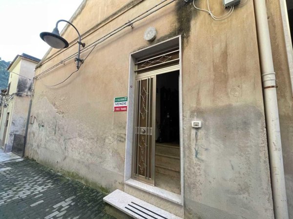 casa indipendente in vendita a Modica in zona Modica Bassa