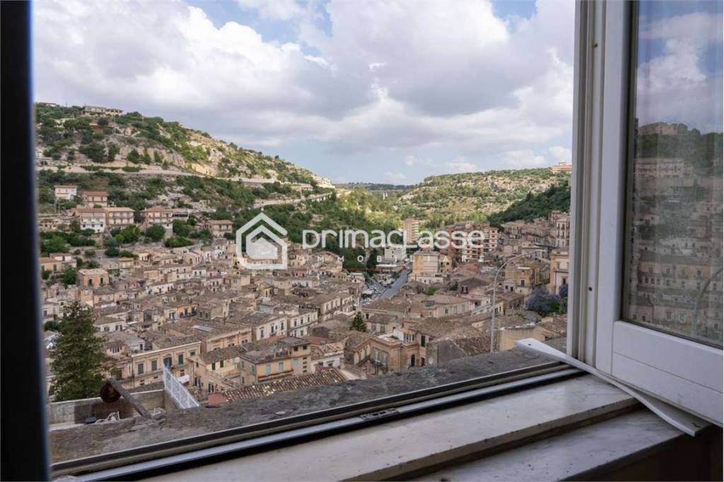 casa indipendente in vendita a Modica