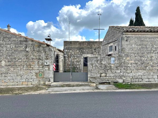 casa indipendente in vendita a Modica