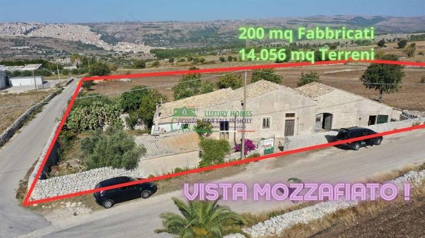 casa indipendente in vendita a Modica