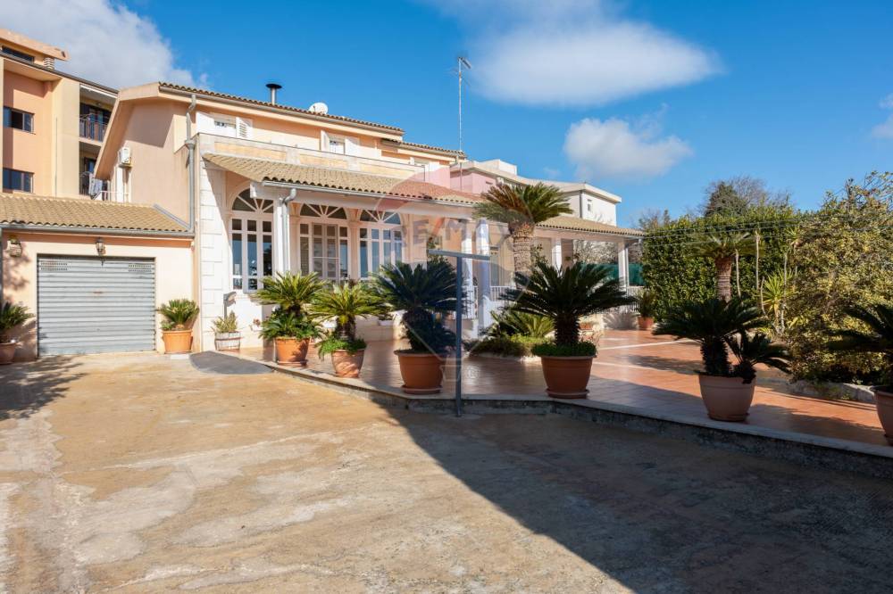 casa indipendente in vendita a Modica