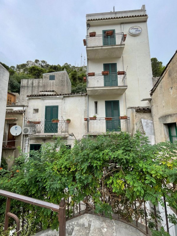 casa indipendente in vendita a Modica in zona Modica Bassa