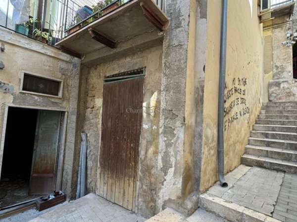 locale di sgombero in vendita a Modica in zona Modica Bassa