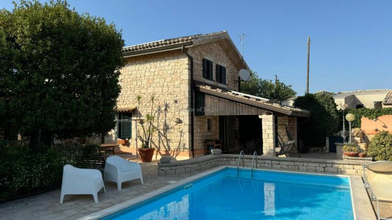 casa indipendente in vendita a Modica in zona Sacro Cuore