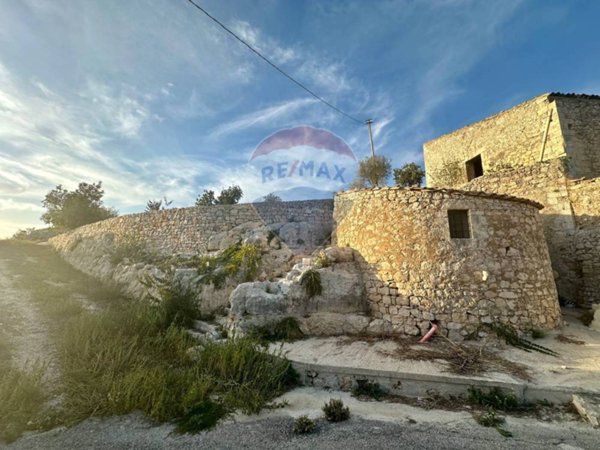 casa indipendente in vendita a Modica in zona Modica Bassa