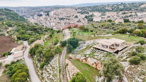 casa indipendente in vendita a Modica in zona Modica Bassa