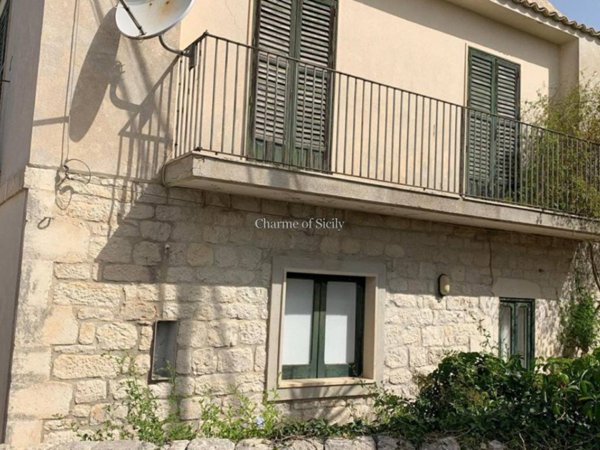 casa indipendente in vendita a Modica in zona Frigintini