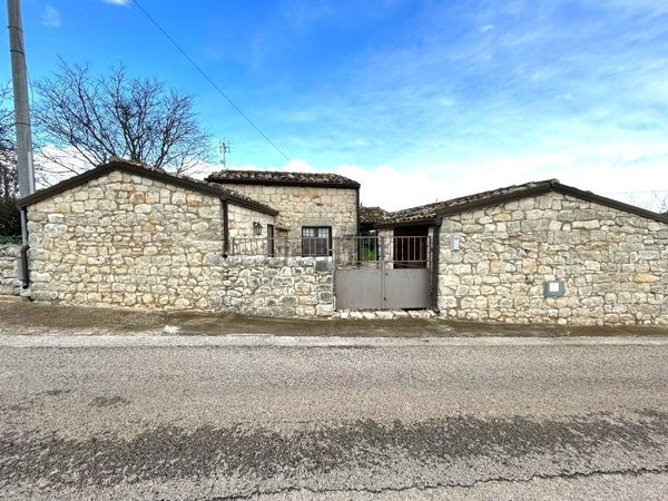 casa indipendente in vendita a Modica