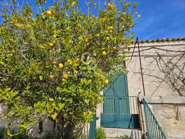 casa indipendente in vendita a Modica in zona Modica Bassa