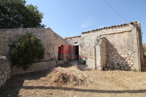 casa indipendente in vendita a Modica
