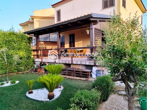 casa indipendente in vendita a Modica