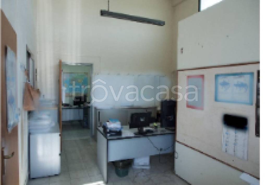 locale commerciale in vendita a Modica