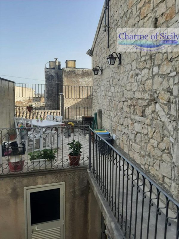 casa indipendente in vendita a Modica in zona Modica Alta