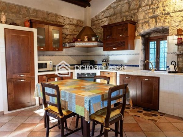 casa indipendente in vendita a Modica