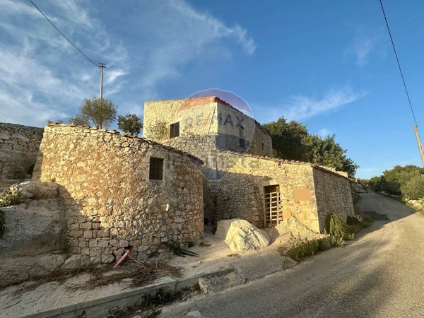 pentavano in vendita a Modica in zona Modica Bassa