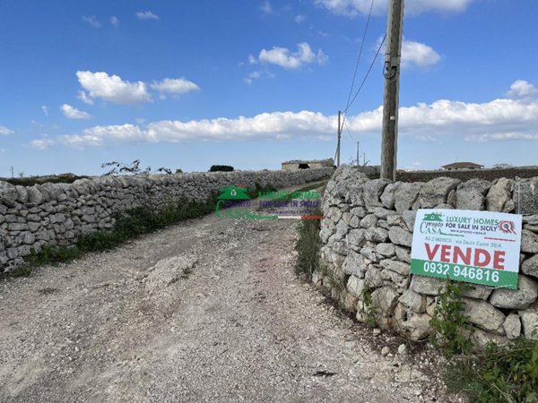 terreno edificabile in vendita a Modica