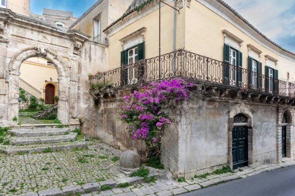 casa indipendente in vendita a Modica