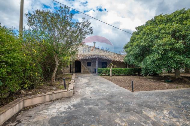 casa indipendente in vendita a Modica in zona Frigintini