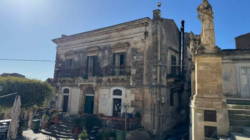 intera palazzina in vendita a Modica in zona Modica Alta
