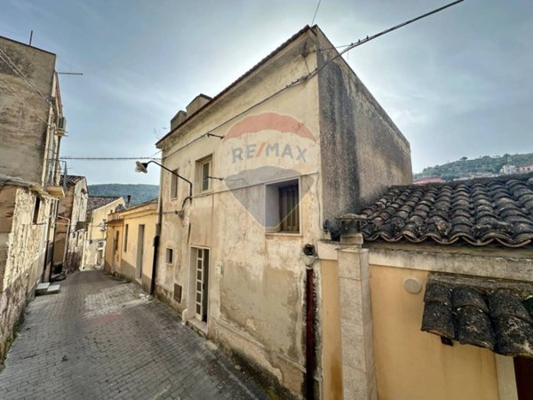 casa indipendente in vendita a Modica