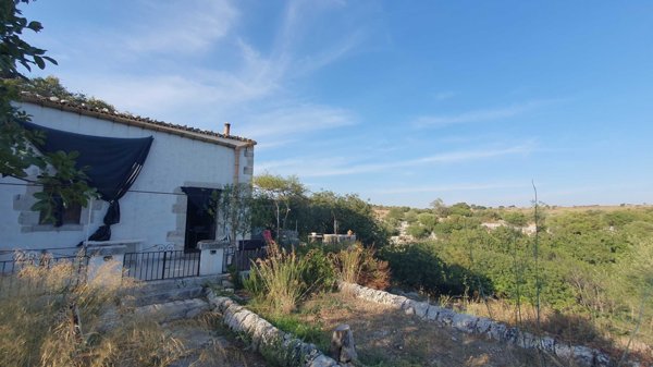 casa indipendente in vendita a Modica