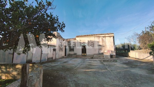 casa indipendente in vendita a Modica