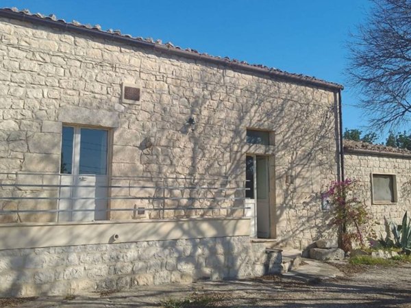 casa indipendente in vendita a Modica