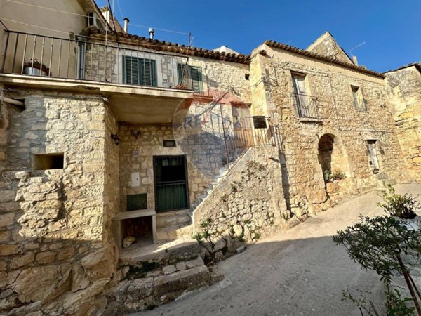 casa indipendente in vendita a Modica in zona Modica Bassa
