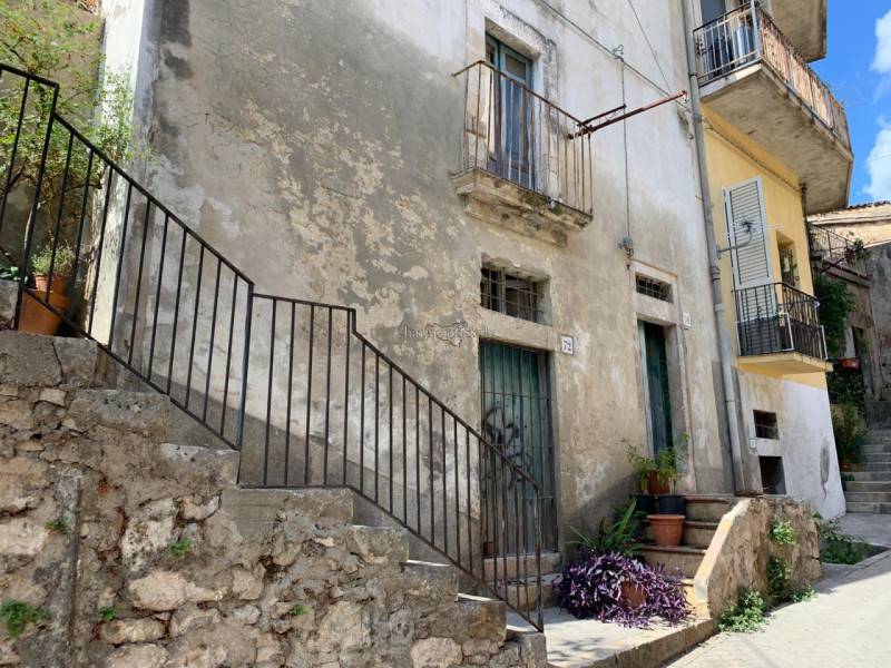 casa indipendente in vendita a Modica in zona Modica Bassa