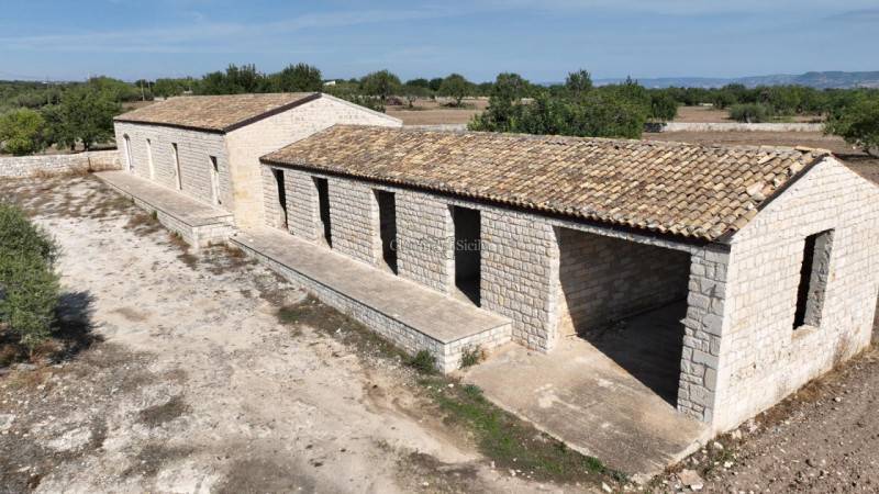 casa indipendente in vendita a Modica