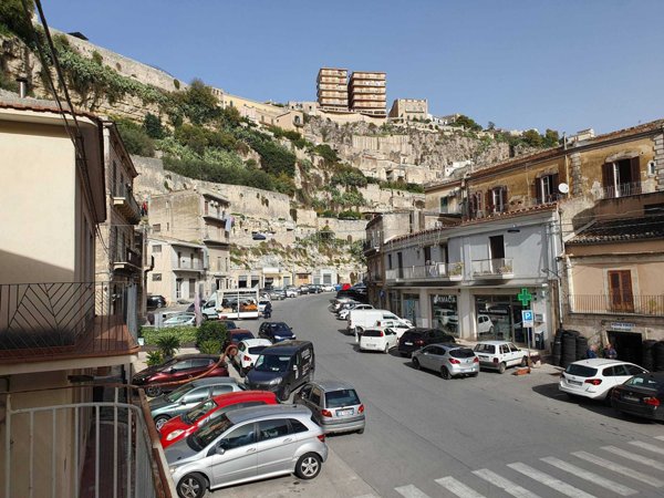 casa indipendente in vendita a Modica
