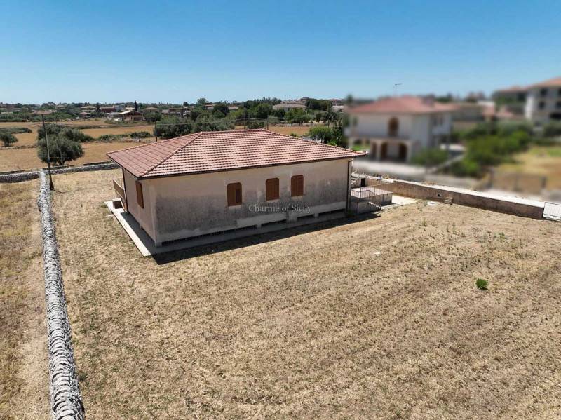 casa indipendente in vendita a Modica