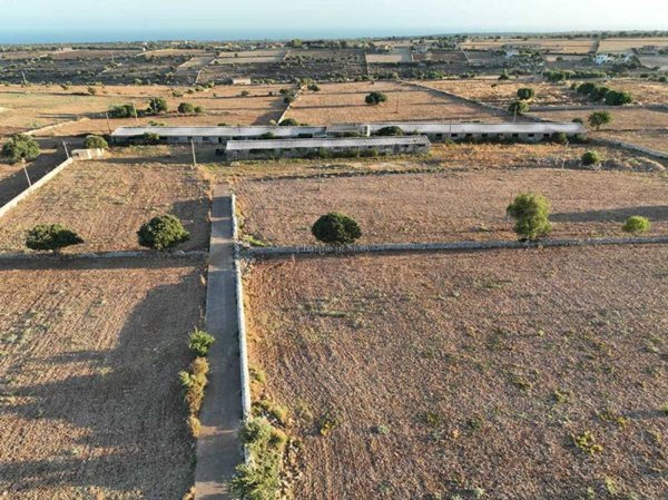 locale di sgombero in vendita a Modica