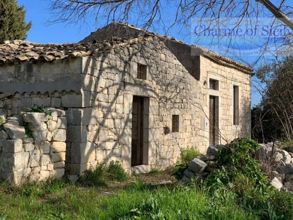 casa indipendente in vendita a Modica in zona Frigintini