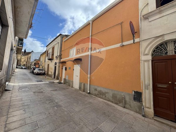 casa indipendente in vendita a Modica