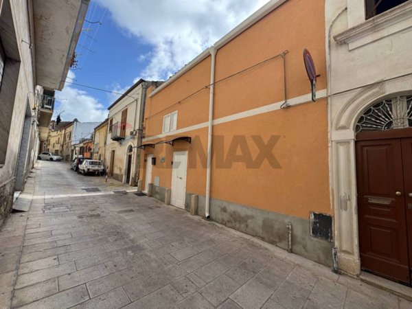 casa indipendente in vendita a Modica