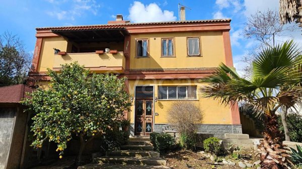 casa indipendente in vendita a Modica