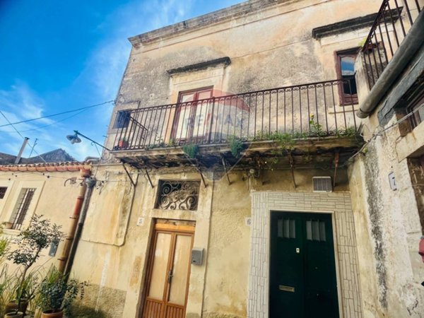 casa indipendente in vendita a Modica