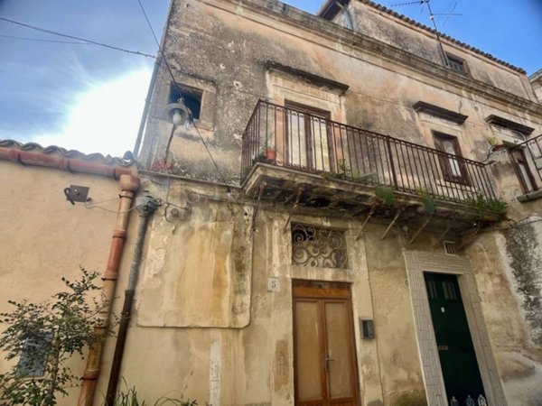 casa indipendente in vendita a Modica
